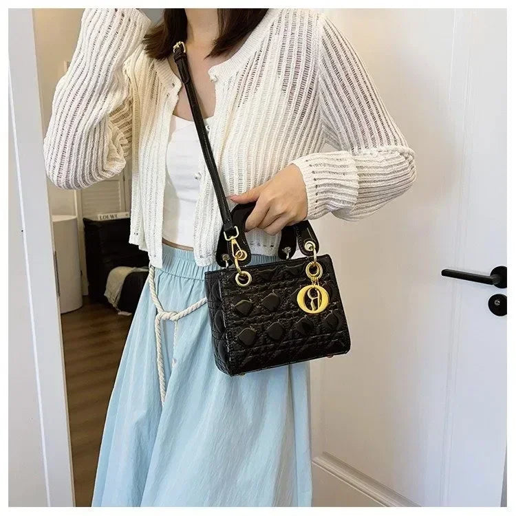 Trendy Leather Bag – Timeless & Versatile
