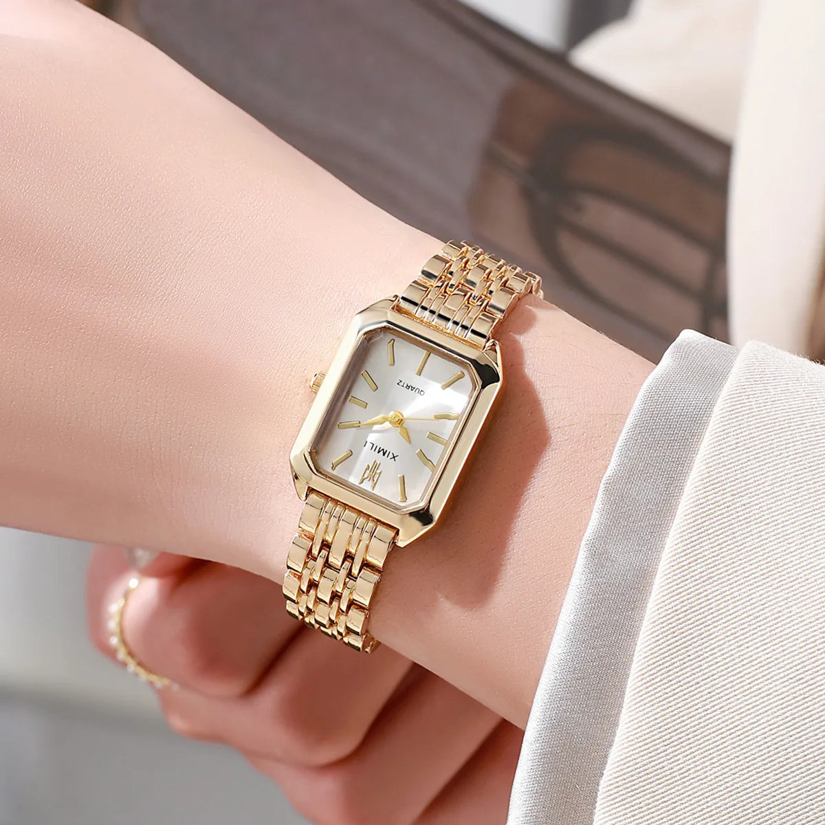 Luxury Gold Quartz Watch – Women’s Business Edition