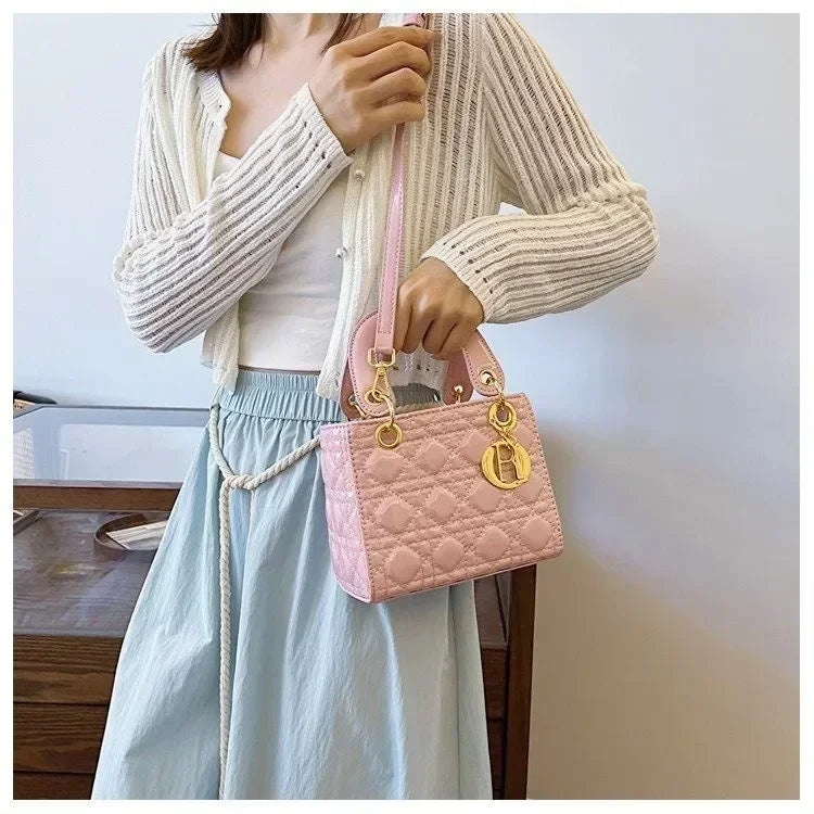 Trendy Leather Bag – Timeless & Versatile
