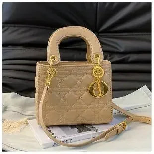 Trendy Leather Bag – Timeless & Versatile