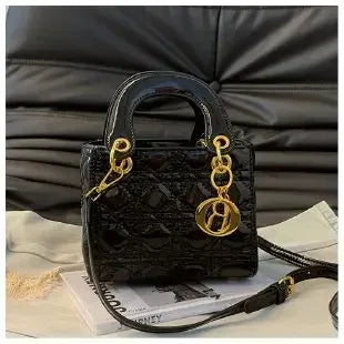 Trendy Leather Bag – Timeless & Versatile