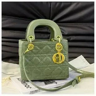 Trendy Leather Bag – Timeless & Versatile
