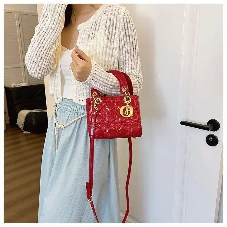 Trendy Leather Bag – Timeless & Versatile