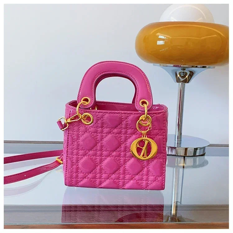 Trendy Leather Bag – Timeless & Versatile