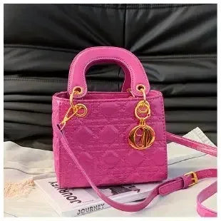 Trendy Leather Bag – Timeless & Versatile